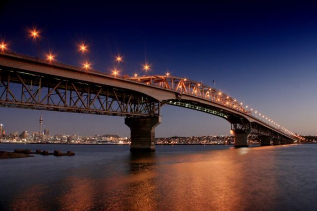 Cầu cảng Auckland Harbour Bridge
